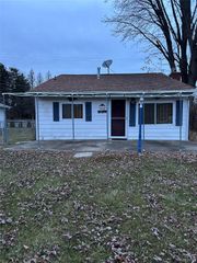 7357 Crest Road, Lexington Township, MI 48450