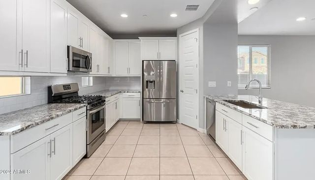 9640 E Thunderbolt Avenue, Mesa, AZ 85212