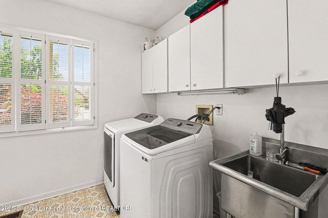 2480 Overglen Court, East Lansing, MI 48823