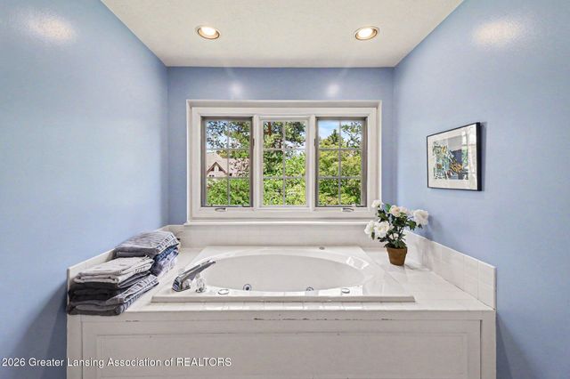 2480 Overglen Court, East Lansing, MI 48823