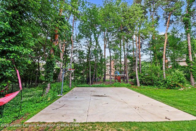 2480 Overglen Court, East Lansing, MI 48823