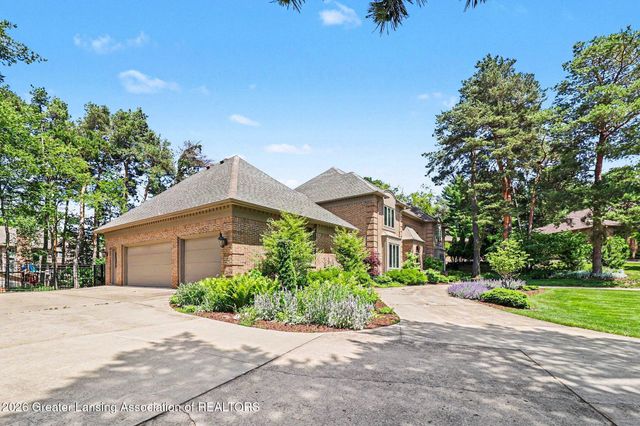 2480 Overglen Court, East Lansing, MI 48823