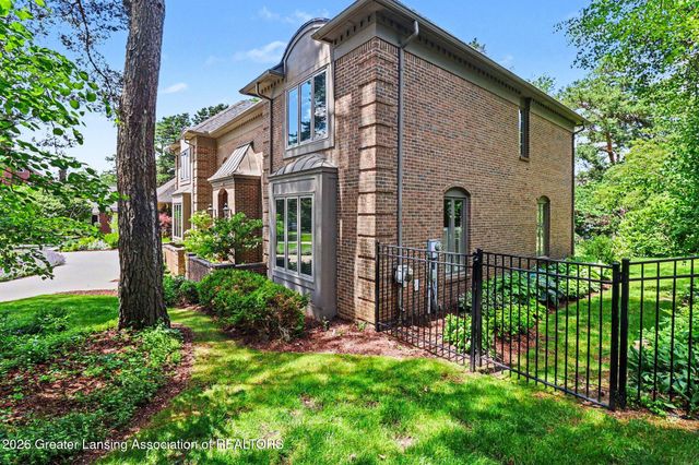 2480 Overglen Court, East Lansing, MI 48823