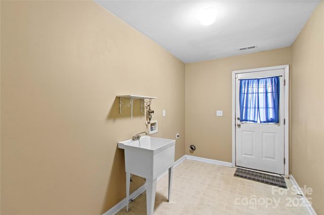 9754 Blossom Hill Drive, Huntersville, NC 28078