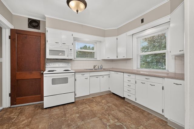 660 E Colorado Street, Davenport, IA 52803