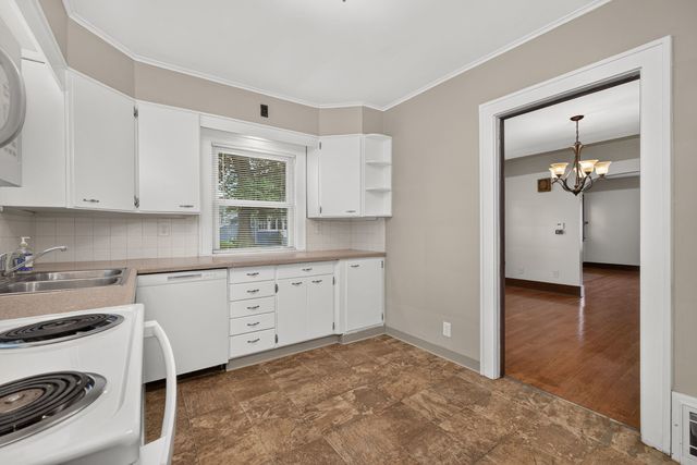 660 E Colorado Street, Davenport, IA 52803