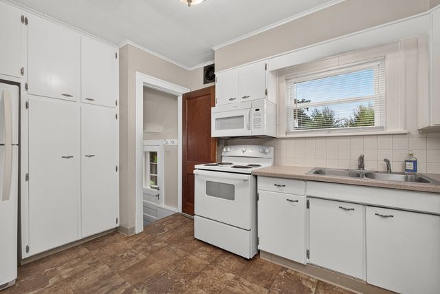660 E Colorado Street, Davenport, IA 52803