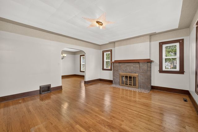 660 E Colorado Street, Davenport, IA 52803