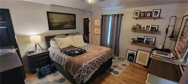 833 S Eastview Drive, Fayetteville, AR 72701