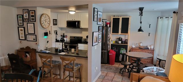 833 S Eastview Drive, Fayetteville, AR 72701