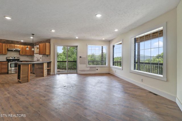 517 Big Sky Rd, Jamestown, TN 38556