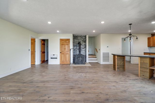 517 Big Sky Rd, Jamestown, TN 38556