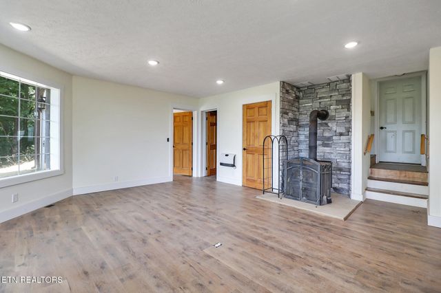 517 Big Sky Rd, Jamestown, TN 38556