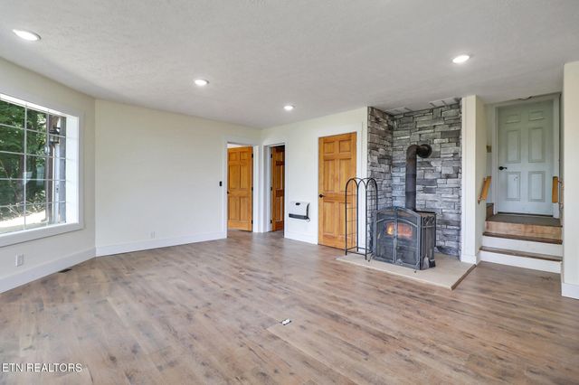 517 Big Sky Rd, Jamestown, TN 38556