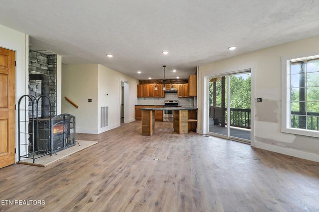 517 Big Sky Rd, Jamestown, TN 38556