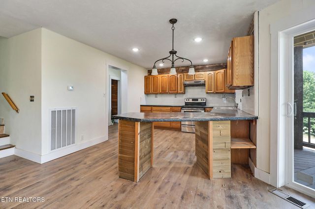 517 Big Sky Rd, Jamestown, TN 38556