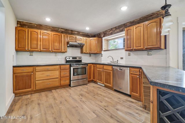 517 Big Sky Rd, Jamestown, TN 38556
