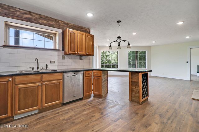 517 Big Sky Rd, Jamestown, TN 38556