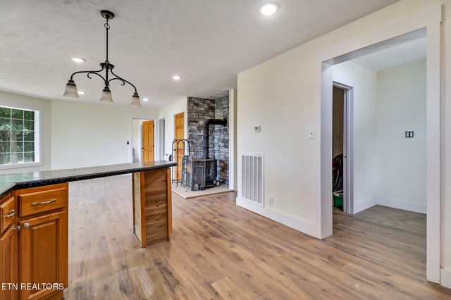 517 Big Sky Rd, Jamestown, TN 38556