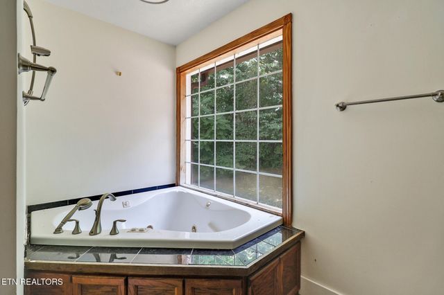 517 Big Sky Rd, Jamestown, TN 38556