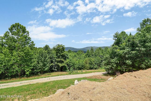 517 Big Sky Rd, Jamestown, TN 38556