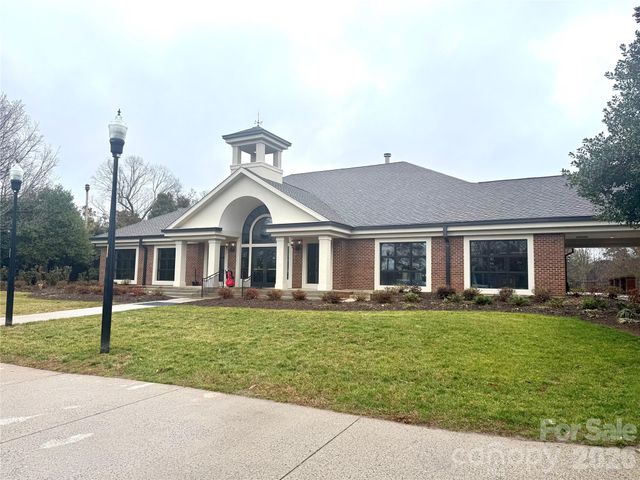 5126 Mark Drive NE, Hickory, NC 28601