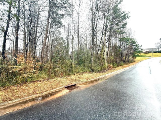 5126 Mark Drive NE, Hickory, NC 28601