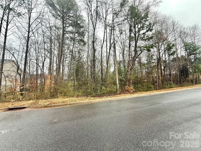 5126 Mark Drive NE, Hickory, NC 28601