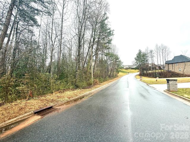 5126 Mark Drive NE, Hickory, NC 28601