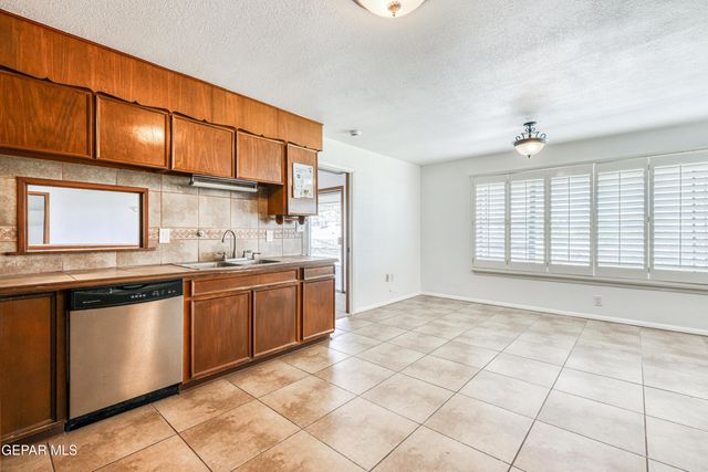 1716 LAZY, El Paso, TX 79902