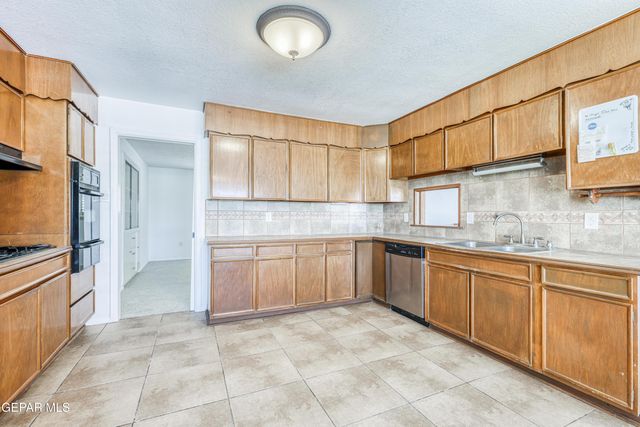 1716 LAZY, El Paso, TX 79902