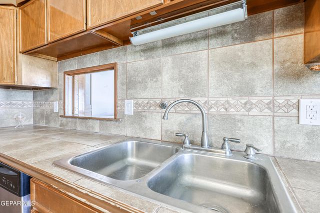 1716 LAZY, El Paso, TX 79902