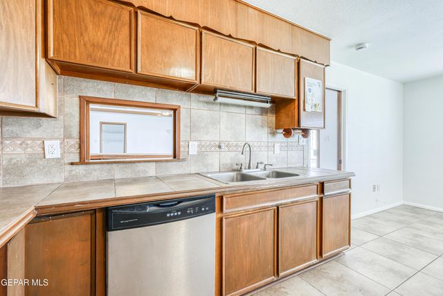 1716 LAZY, El Paso, TX 79902