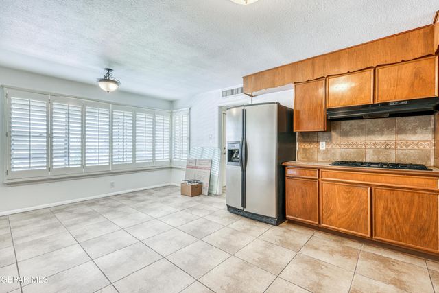 1716 LAZY, El Paso, TX 79902