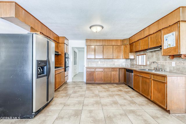 1716 LAZY, El Paso, TX 79902