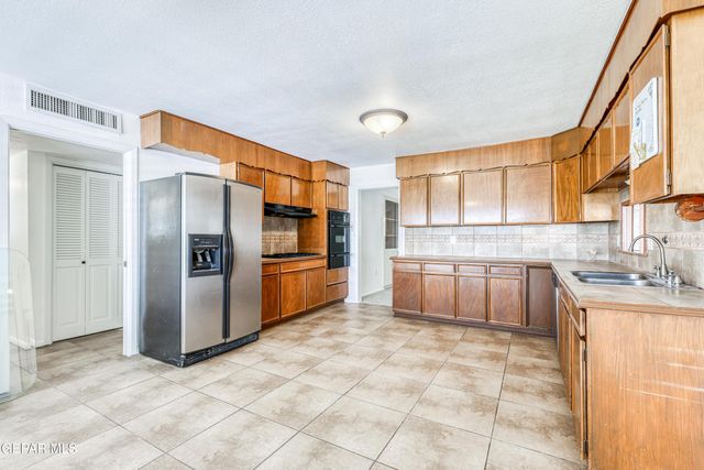 1716 LAZY, El Paso, TX 79902