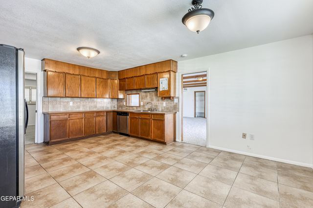 1716 LAZY, El Paso, TX 79902
