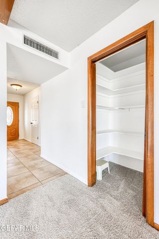 1716 LAZY, El Paso, TX 79902