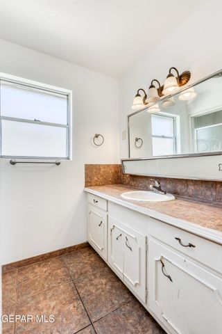 1716 LAZY, El Paso, TX 79902