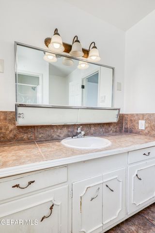 1716 LAZY, El Paso, TX 79902