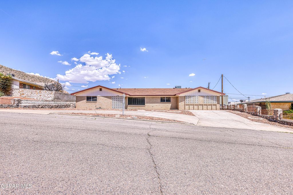 1716 LAZY, El Paso, TX 79902