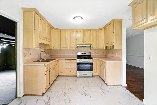 3 Ross CT, Portsmouth, VA 23701