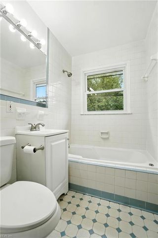 3 Ross CT, Portsmouth, VA 23701