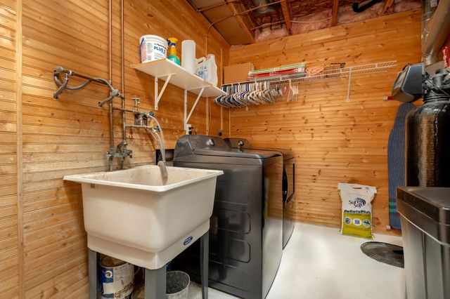 2395 Alysheba Court, Shakopee, MN 55379