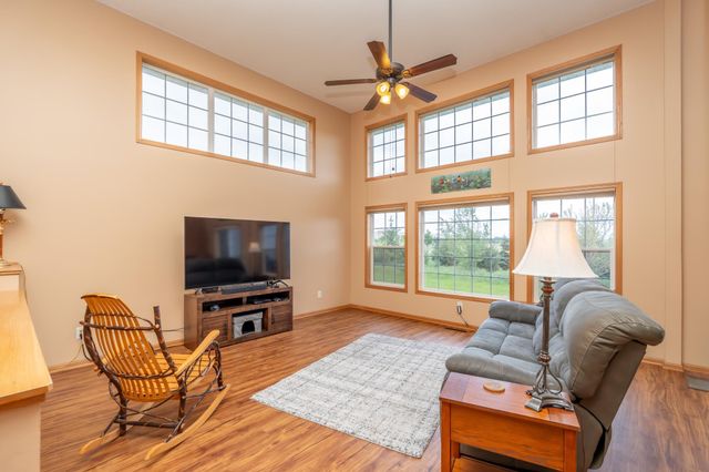 2395 Alysheba Court, Shakopee, MN 55379