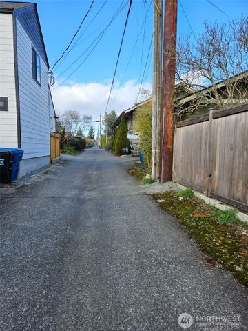 5912 45th Avenue SW, Seattle, WA 98136