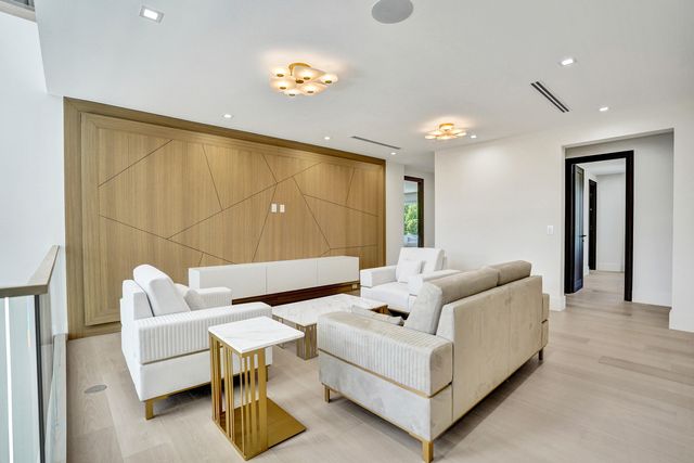 365 NE 3rd Street, Boca Raton, FL 33432