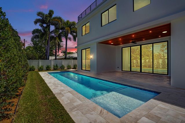 365 NE 3rd Street, Boca Raton, FL 33432