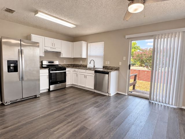 4604 Cool Ridge Court, Fort Worth, TX 76133