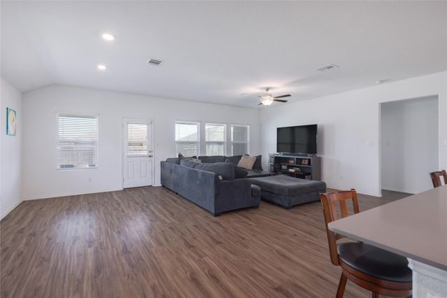 108 Red Buckeye ST, Hutto, TX 78634